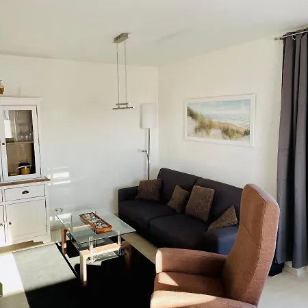 Fewo-dahme-mit-grossem-balkon-strandkorb-naehe-seebruecke * Dahme (Schleswig-Holstein)
